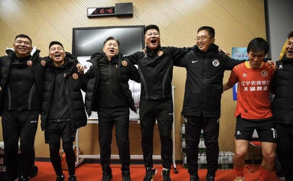 快牛策略 李金羽：铁人投资人庄毅比我还难，他一言九鼎从不欠薪